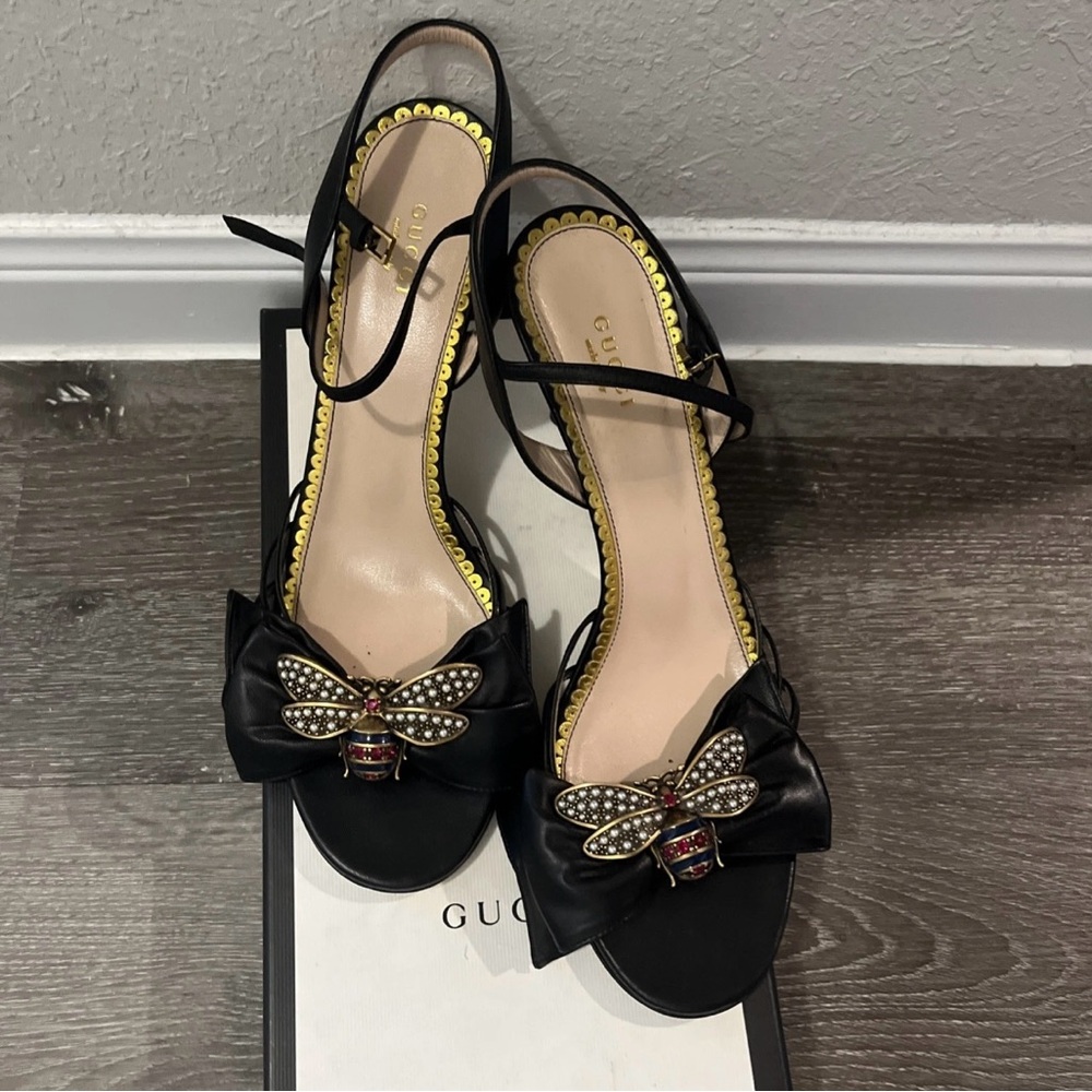 Gucci Leather Queen Bee Black Heels with Embellished Bee - Picture 4 of 6